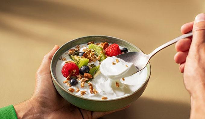 Campina kwark met fruit en granola